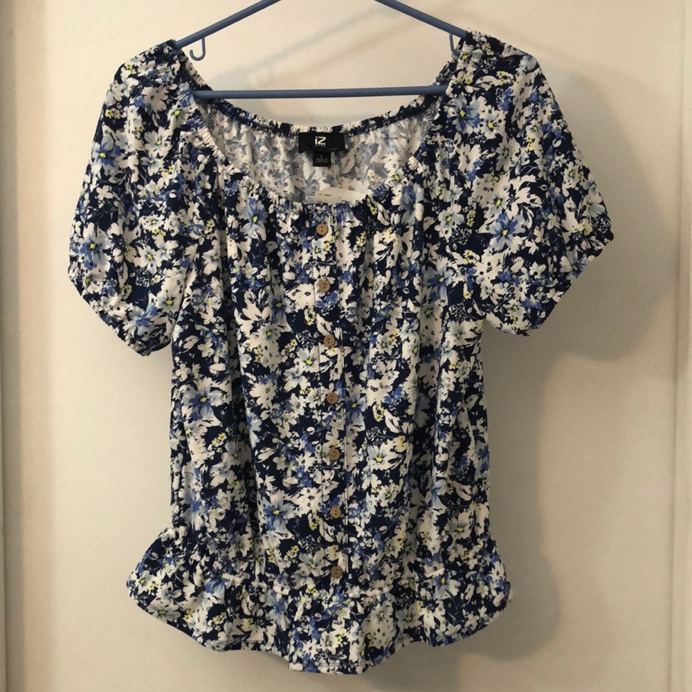 BRAND NEW W TAGS! IZ BYER Floral Top
